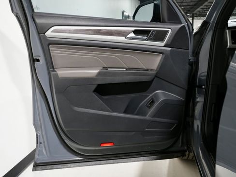 Used 2022 Volkswagen Atlas Cross Sport SE w/ Panoramic Sunroof Package image 13