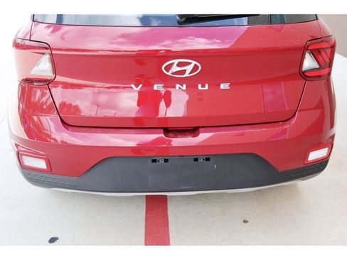 Used 2024 Hyundai Venue SE FWD image 30