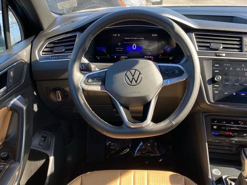 Certified 2024 Volkswagen Tiguan SE image 4