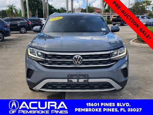 Used 2021 Volkswagen Atlas Cross Sport SE w/ Panoramic Sunroof Package image 2