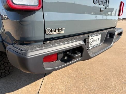New 2025 Jeep Gladiator Sport image 14