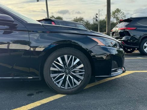 Used 2025 Nissan Altima 2.5 SV image 6