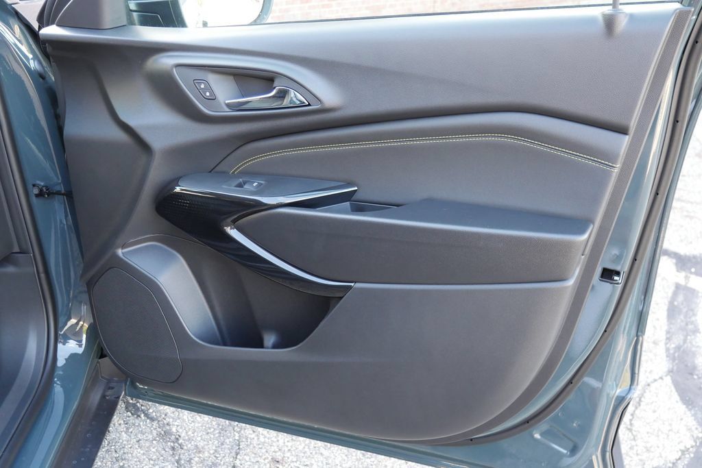 New 2026 Chevrolet Trax LT w/ LT Convenience Package FWD image 10