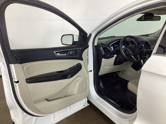 Used 2020 Ford Edge Titanium AWD/4WD image 9