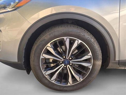 Used 2021 Ford Escape SE w/ SE Sport Appearance Package image 10