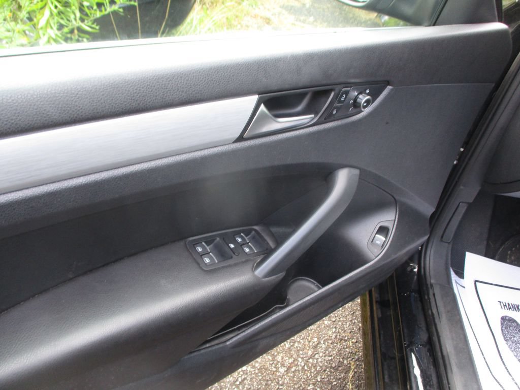 Used 2013 Volkswagen Passat 2.5 SE FWD image 9