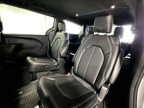 New 2026 Chrysler Pacifica Select image 18