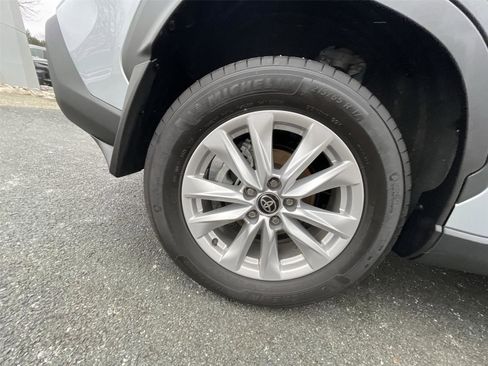 Used 2025 Toyota Corolla Cross LE image 24