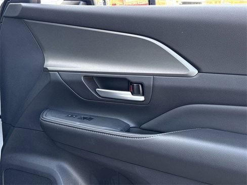 Used 2025 Toyota Grand Highlander AWD image 27