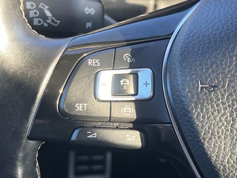 Used 2019 Volkswagen Tiguan SEL Premium R-Line FWD image 18