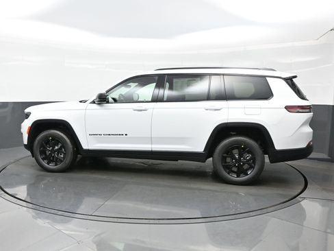 New 2025 Jeep Grand Cherokee L Altitude image 3
