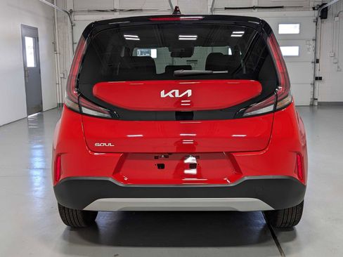 Used 2025 Kia Soul LX FWD image 9