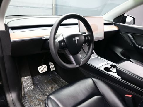 Used 2022 Tesla Model Y Performance image 11
