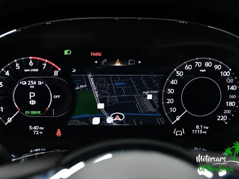 Used 2025 Bentley Flying Spur Plug-In Hybrid image 33