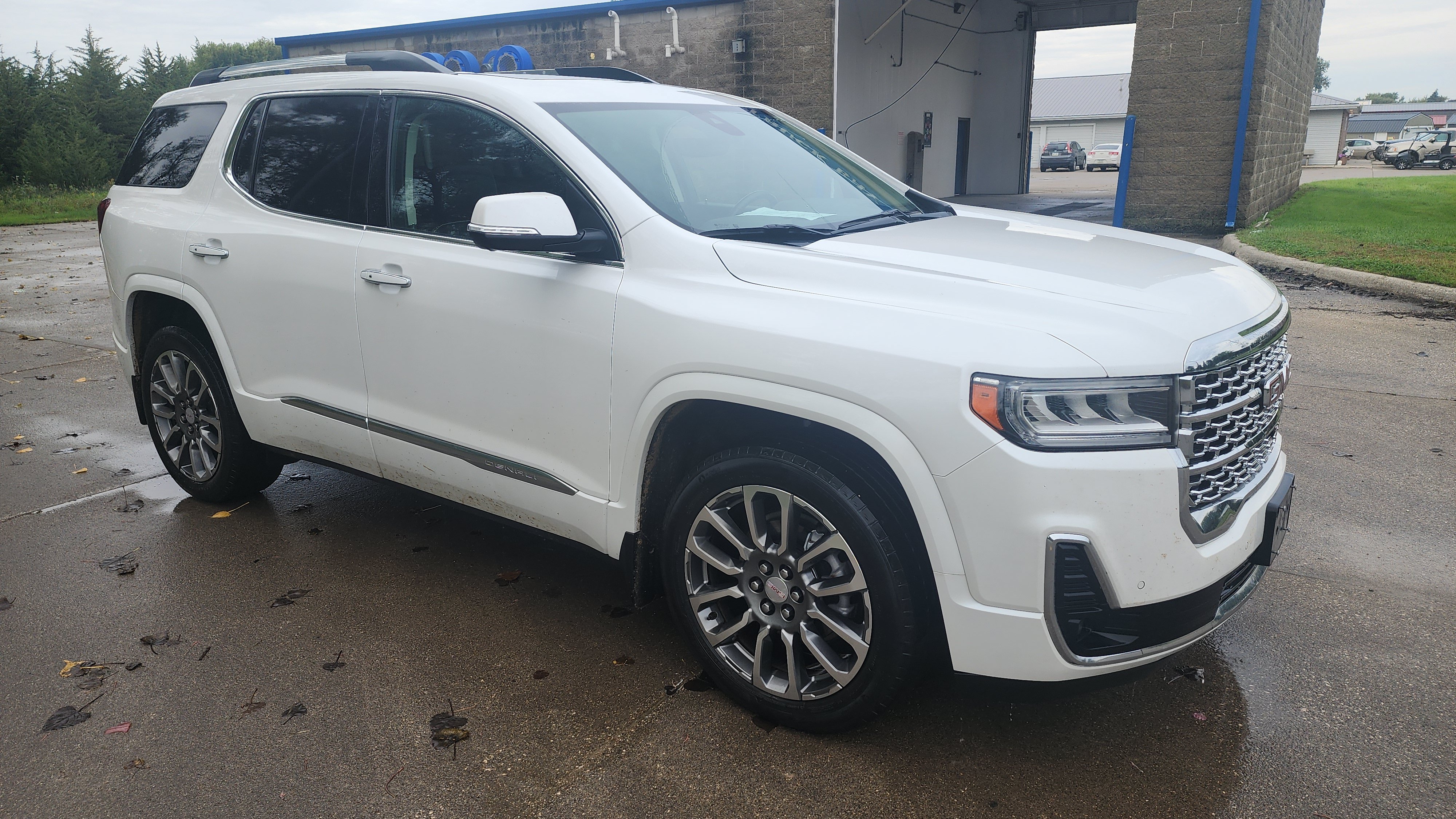 Used 2022 GMC Acadia Denali w/ Denali Ultimate Package AWD/4WD image 3