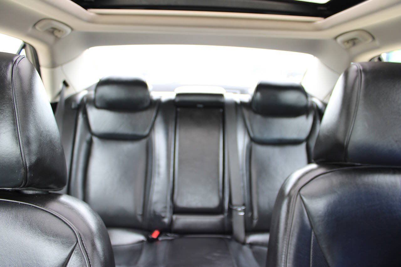 Used 2020 Chrysler 300 Limited RWD image 15