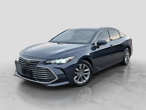Used 2019 Toyota Avalon XLE w/ All Weather Liner Package FWD image 1