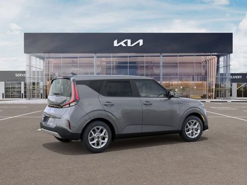 Used 2025 Kia Soul LX w/ LX Technology Package FWD image 6