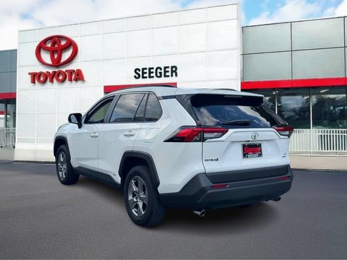 Used 2025 Toyota RAV4 LE AWD/4WD image 7