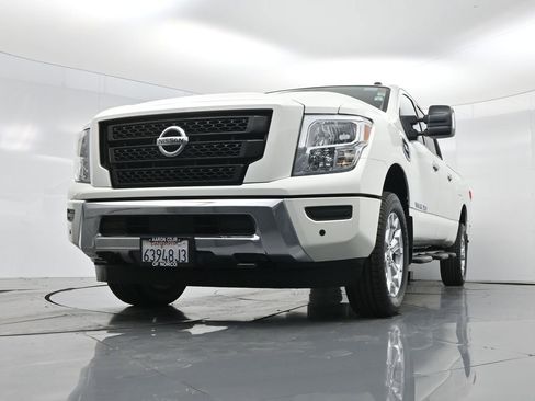 Used 2021 Nissan Titan SV w/ SV Convenience Package image 43