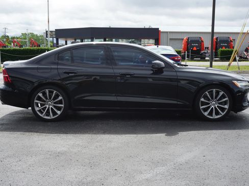 Used 2020 Volvo S60 T6 Momentum w/ Premium Package AWD/4WD image 4