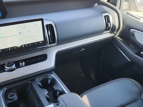 Used 2025 Ford Expedition Max Active image 21