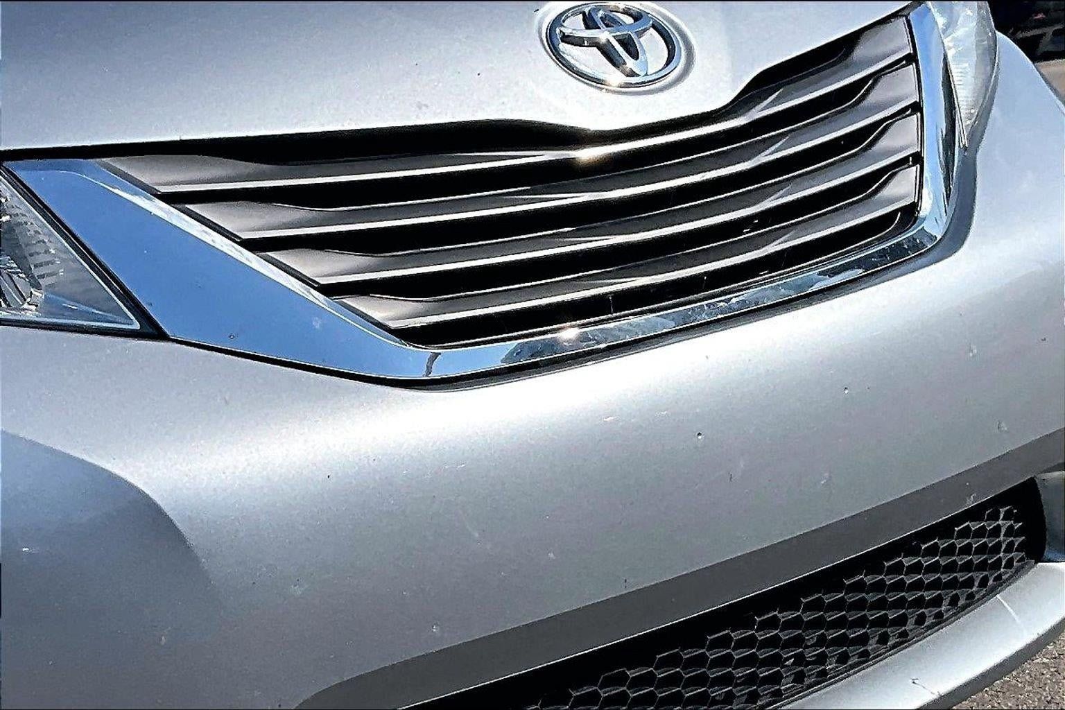 Used 2012 Toyota Sienna XLE w/ Entertainment Pkg AWD/4WD image 28