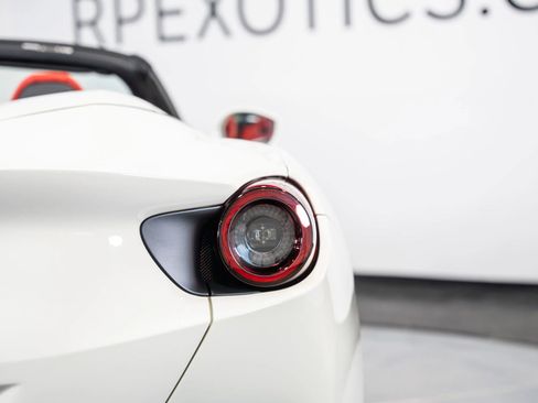 Used 2019 Ferrari Portofino image 34