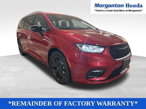 Used 2025 Chrysler Pacifica Limited image 1
