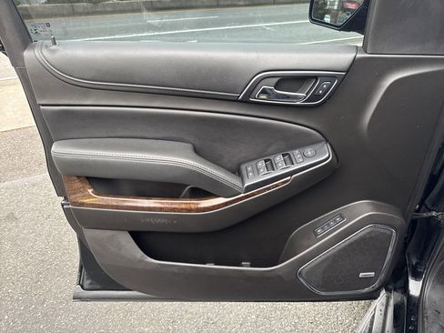 Used 2018 Chevrolet Suburban LT image 27