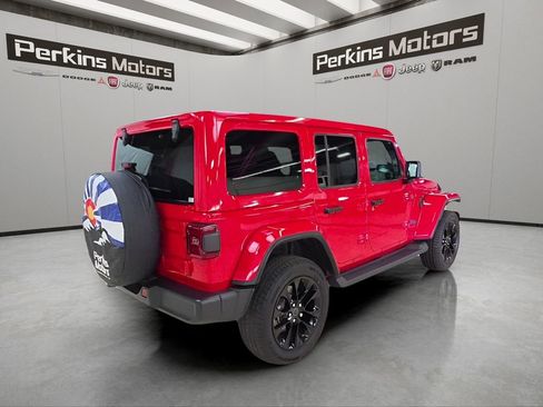 Used 2025 Jeep Wrangler Unlimited Sahara AWD/4WD image 5