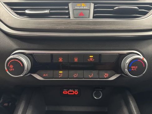 Used 2025 Nissan Altima 2.5 SV image 17