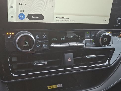 Used 2023 Toyota Highlander XSE image 17