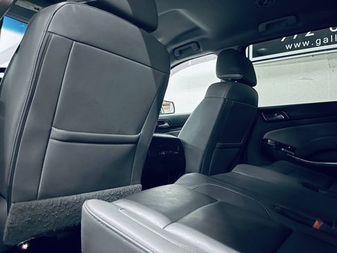 Used 2018 Chevrolet Suburban LT RWD image 16