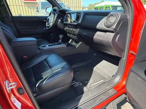 Used 2018 Toyota Tacoma TRD Off-Road w/ TRD Premium Off Road Package AWD/4WD image 9