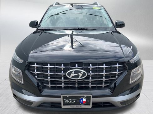 Used 2025 Hyundai Venue SEL FWD image 2