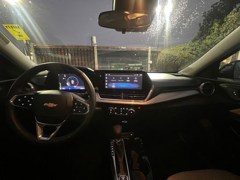 Used 2025 Chevrolet Trax LT w/ LT Convenience Package image 33