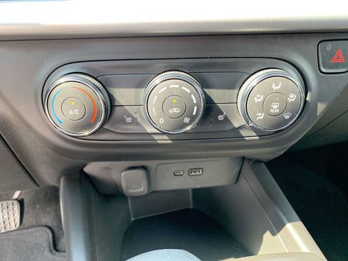 Certified 2024 Chevrolet Trax LS w/ LS Convenience Package FWD image 16