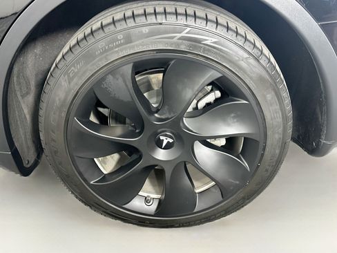 Used 2021 Tesla Model Y Long Range AWD/4WD image 11