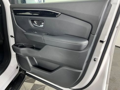 Used 2023 Honda Pilot Touring image 17