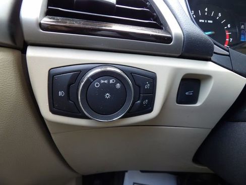 Used 2015 Ford Fusion SE w/ Equipment Group 202A image 21