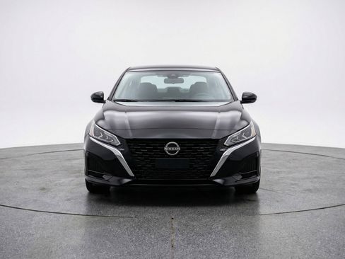 Used 2025 Nissan Altima 2.5 SV image 2