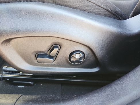 Used 2019 Jeep Renegade Latitude w/ Cold Weather Group image 23