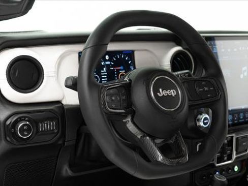 Used 2021 Jeep Gladiator Sport image 32