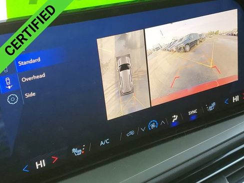 Used 2024 Chevrolet Traverse LT image 15