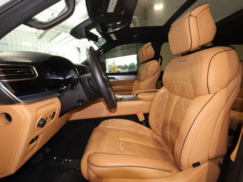Used 2022 Jeep Grand Wagoneer Series III w/ Flexible Seating Group AWD/4WD image 24