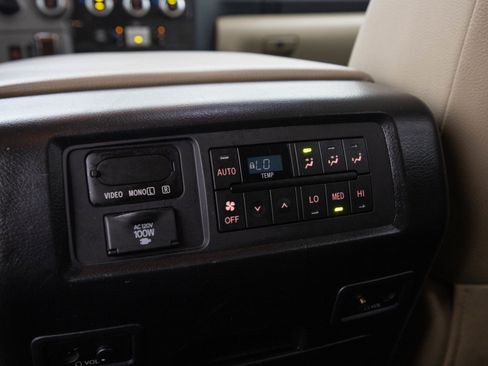 Used 2013 Toyota Sequoia Platinum AWD/4WD image 17