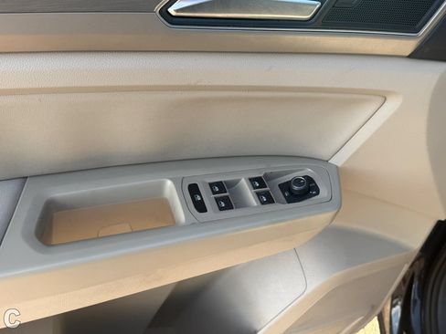 Used 2019 Volkswagen Atlas SE FWD image 17