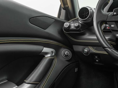 Used 2021 Ferrari F8 Tributo image 43