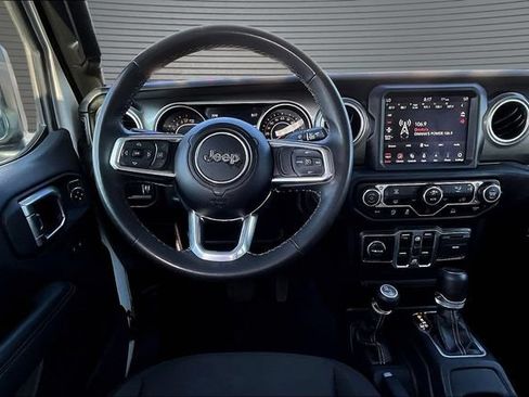 Used 2023 Jeep Gladiator Overland AWD/4WD image 9